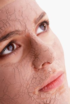 kaiyun.com 冬季皮肤正在承受这些“压力”！4个护肤误区要属意